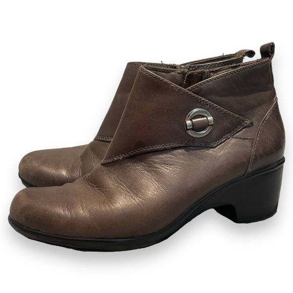 LN Clarks Brown Leather Ankle Boots 7 - Mahogany Booties - Picture 2 of 6